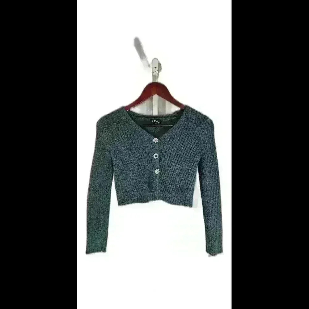 Trendy Cropped Knit Cardigan with Button Closure